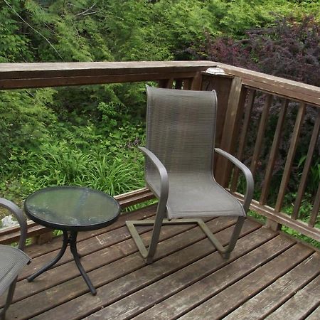 Secret Cove Cottage Suites Halfmoon Bay Екстер'єр фото