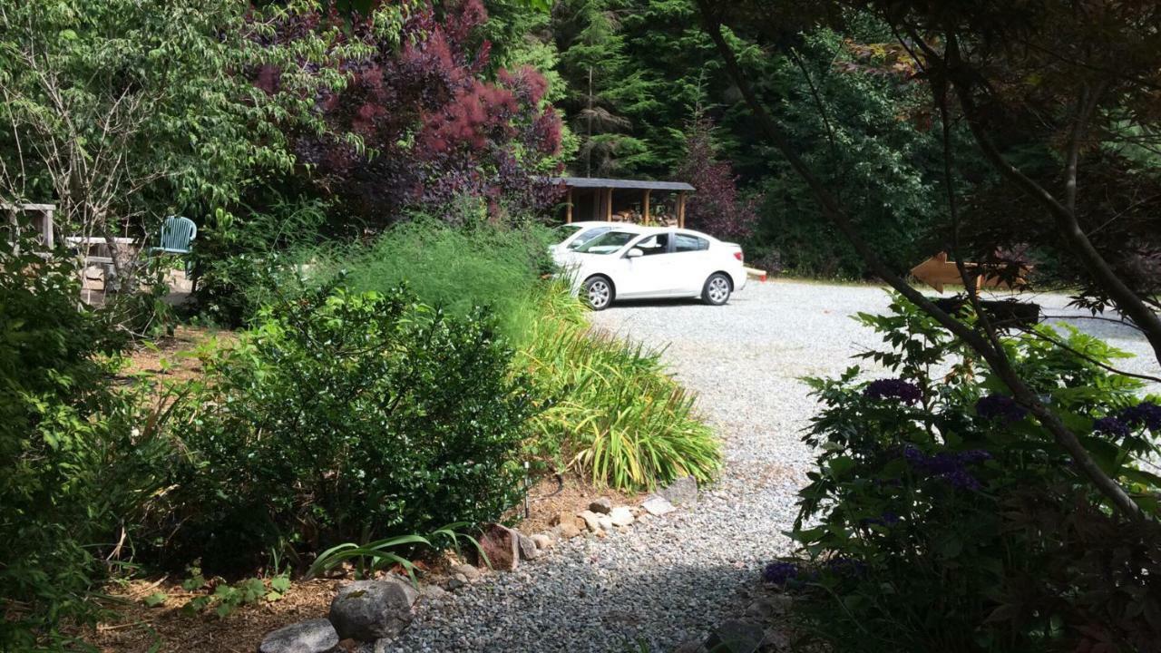 Secret Cove Cottage Suites Halfmoon Bay Екстер'єр фото
