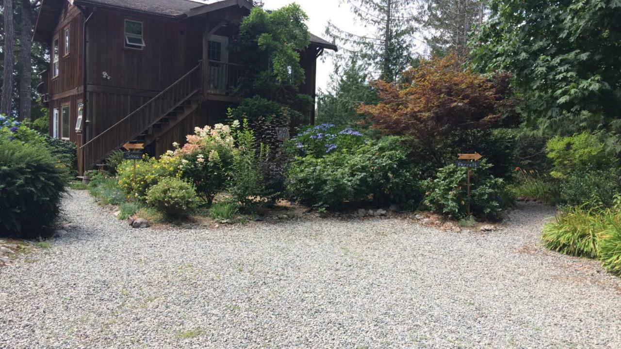 Secret Cove Cottage Suites Halfmoon Bay Екстер'єр фото