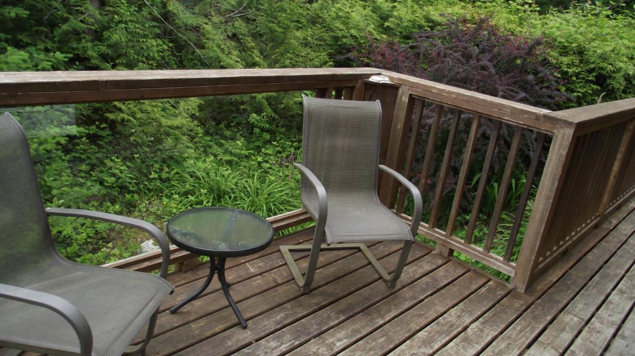 Secret Cove Cottage Suites Halfmoon Bay Екстер'єр фото