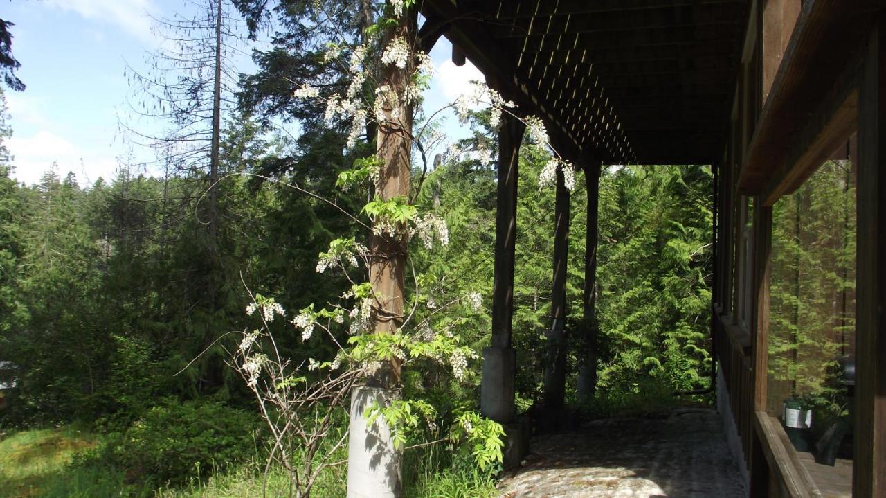 Secret Cove Cottage Suites Halfmoon Bay Екстер'єр фото