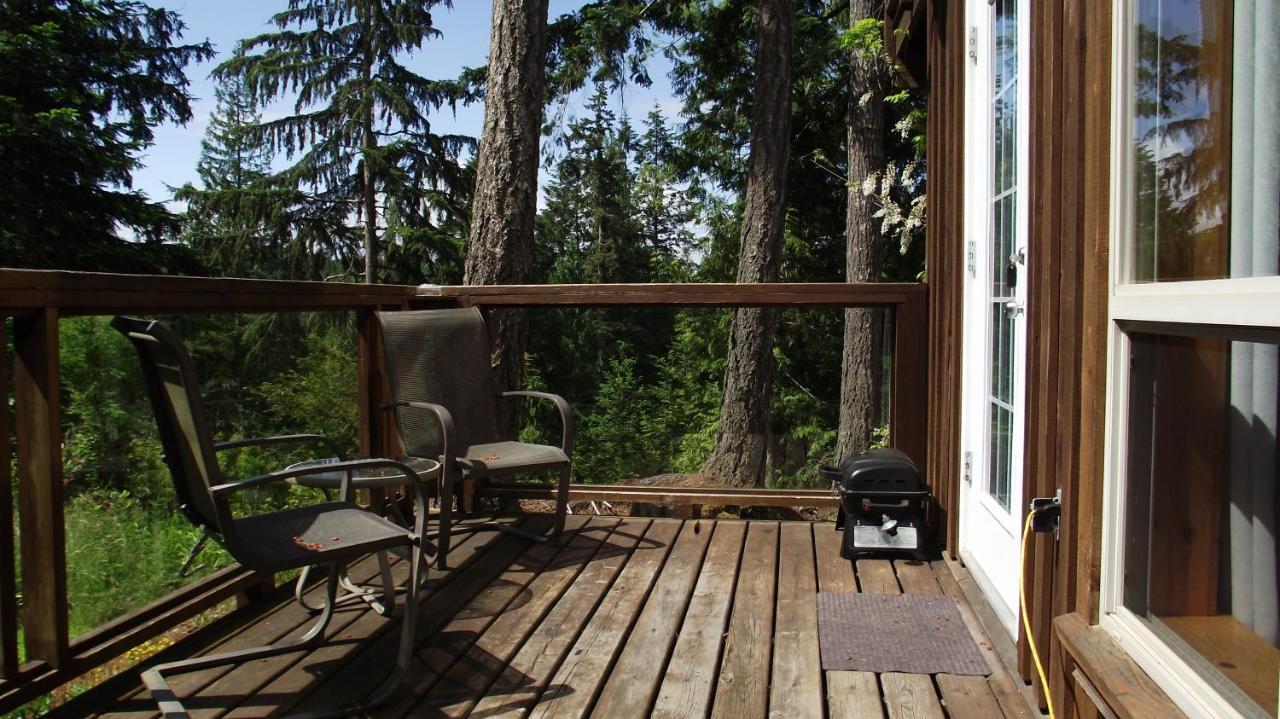 Secret Cove Cottage Suites Halfmoon Bay Екстер'єр фото